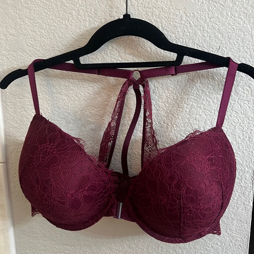 Victoria’s Secret Very Sexy Push Up Crystal T back/front close 38DD New!!
